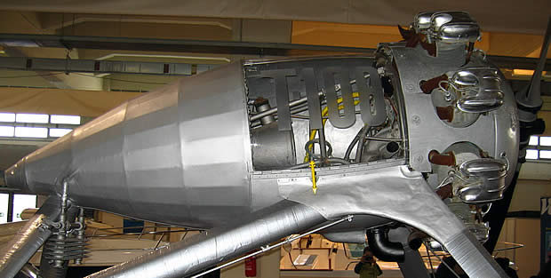 T100 - Motore a scoppio Alfa Romeo 9 cilindri a stella