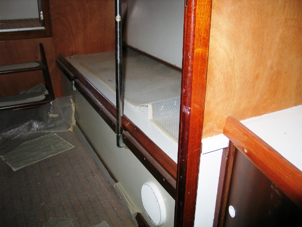 Cabina centrale divano trasformabile in cuccette Delta 33