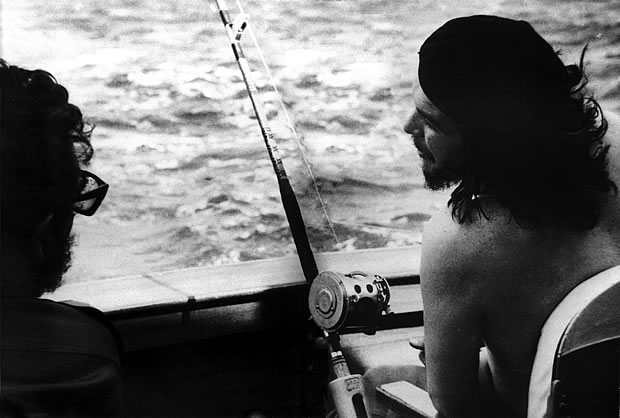 Fidel Castro & Che mentre pescano