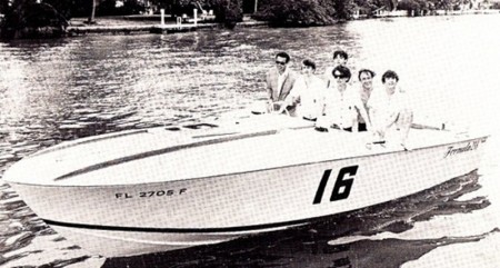 Don Aronow e Beatles su uno scafo Formula a Miami