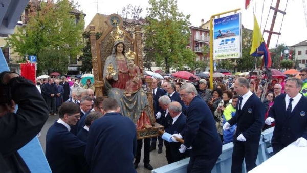 La Madonna di Grado durante la processione