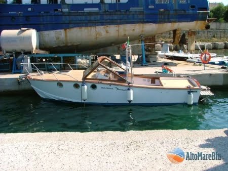 Restauro barca classica Sarma Blue Star