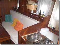 Roar 33 Sultano cabina principale cucinino e divano trasformabile in 2 posti letto