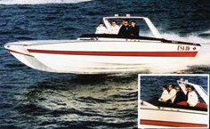 George Bush prova il nuovo catamarano da 27’ progettato da Aronow con il cantiere USA Racing Team.